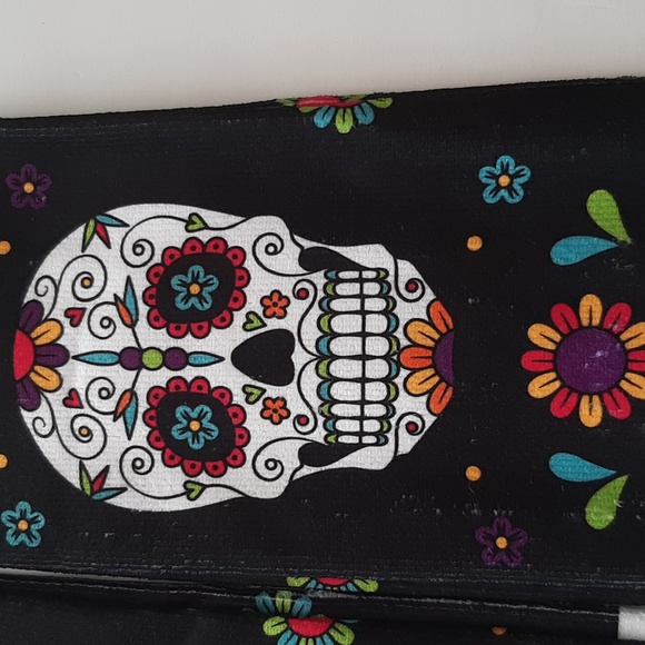 Day of the Dead Kitchen Towels Set of 2 Sugar Skulls White Black Hand Halloween - Picture 5 of 5